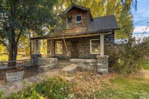 Idaho's Old Farm Houses For Sale: Homesteads & More! | The Conscious Farmer | Sustainable Agriculture for a Healthier Planet